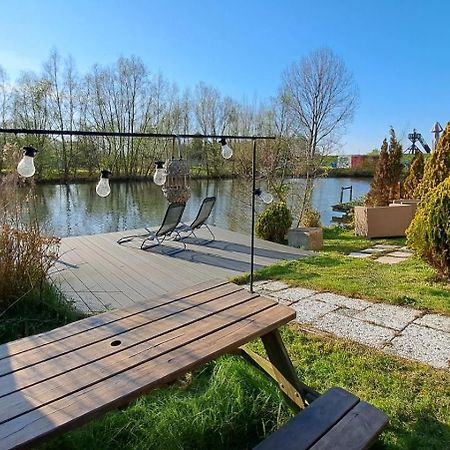 Het Witte Chalet Aan Het Water Van Monumentaal Fort Ooltgensplaat 外观 照片