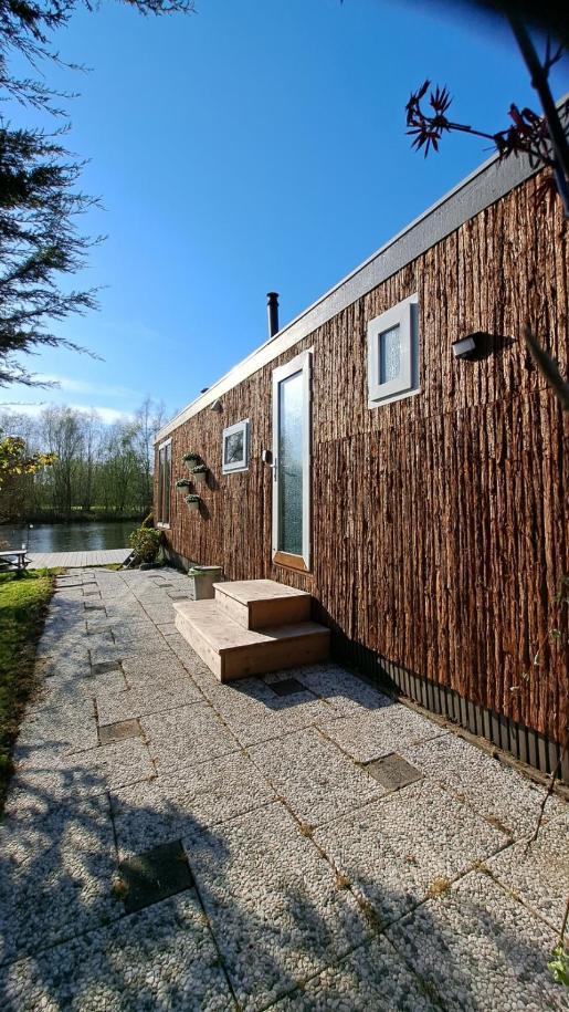 Het Witte Chalet Aan Het Water Van Monumentaal Fort Ooltgensplaat 外观 照片