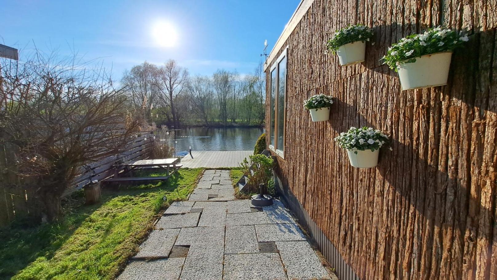 Het Witte Chalet Aan Het Water Van Monumentaal Fort Ooltgensplaat 外观 照片